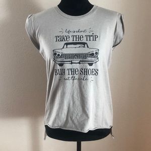 Grey graphic print rolled cuff short sleeve top